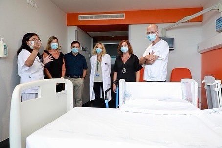 SalutGOIB's tweet photo. 🍼El @goib anuncia la construcció d'un centre de naixements a @SonEspases.

🤰L’objectiu és oferir a les gestants amb embarassos de baix risc un model assistencial de continuïtat de cures, liderat per comares durant l’embaràs, el part i el postpart, en un entorn segur. https://t.co/rXbRjWlP4m