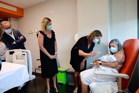 SalutGOIB's tweet photo. 🍼El @goib anuncia la construcció d'un centre de naixements a @SonEspases.

🤰L’objectiu és oferir a les gestants amb embarassos de baix risc un model assistencial de continuïtat de cures, liderat per comares durant l’embaràs, el part i el postpart, en un entorn segur. https://t.co/rXbRjWlP4m