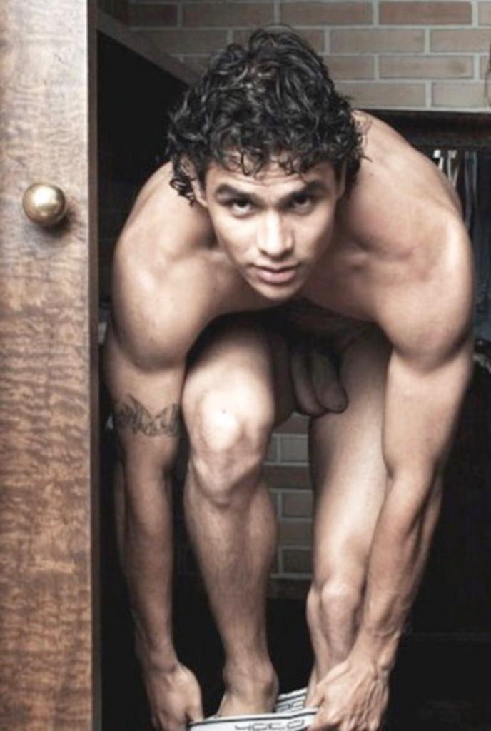 Smallpleasures2's tweet photo. Quick snap before he got his pants on https://t.co/lI016bCznY