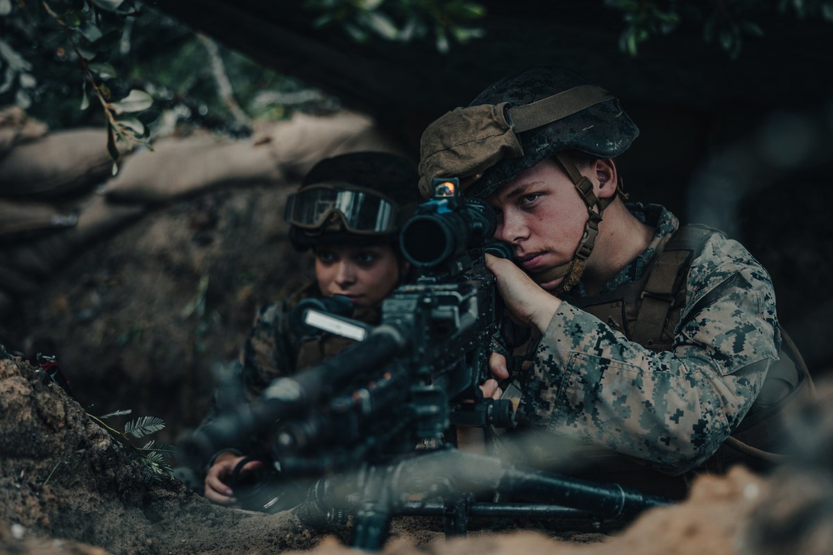 MARFORCOM's tweet photo. MCCRE
#Marines w/ @26MEU move cargo on Marine Corps Auxiliary Landing Field Bogue, #NC, in preparation for #MCCRE. Marines and #Sailors worked #together to demonstrate proficiency prior to the upcoming #MAGTF composite.
#WeHaveTheWatch #HomelandDefense #GreenMarines https://t.co/fMNjsyRaxW