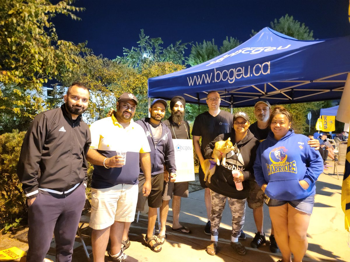paulgfinch's tweet photo. Solid group of @bcgeu members on graveyard picket shift this morning.

No one wants a government imposed real wage cut, or a signing bonus that means future wages fall further behind.

#FightForCOLA #bcpoli https://t.co/dlDnqtIqj2