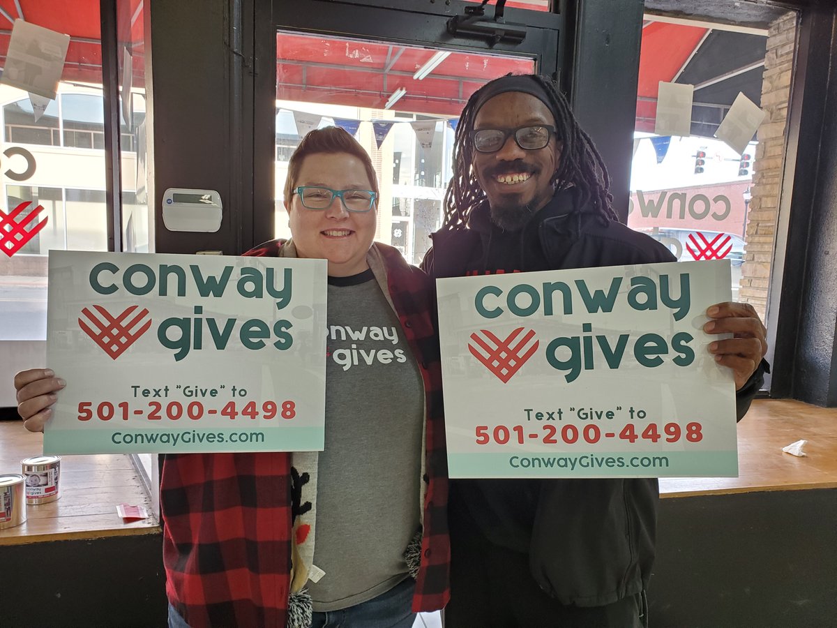 GivingTuesday's tweet photo. @farra @bigduck As part of #ConwayGives for #GivingTuesday, a group of neighbors raised $1,200 in spare change from people on the street, which they split between five homeless service nonprofits. https://t.co/YjeHHWxaKV