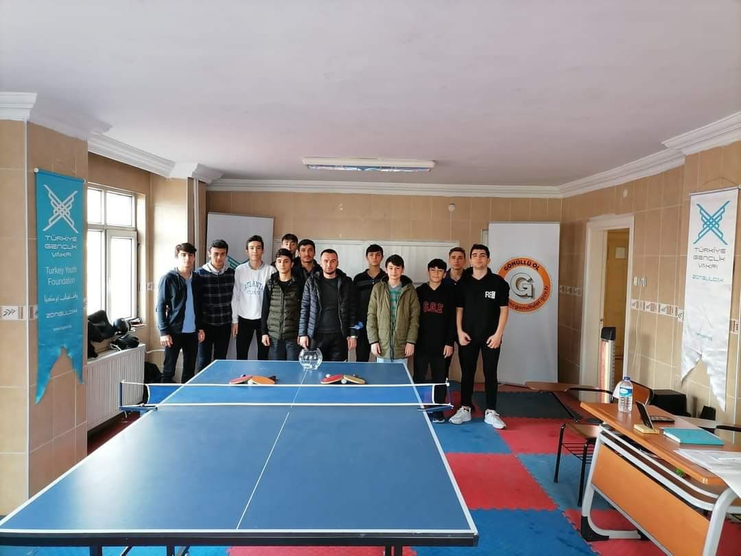tugvaTR's tweet photo. GSB destekli “Teknoloji Kahvesi” ile gençler sahada!🚀

Proje sayesinde gençlerimiz; hem teknolojik gelişmelere kolay erişiyor hem de yakından takip etme fırsatını yakalıyor.

Milli Teknoloji Hamlesi emin ellerde!👏🏻

#GSB #GSBProje #GSBProjeleri #TÜGVA https://t.co/6YrfhxakAu