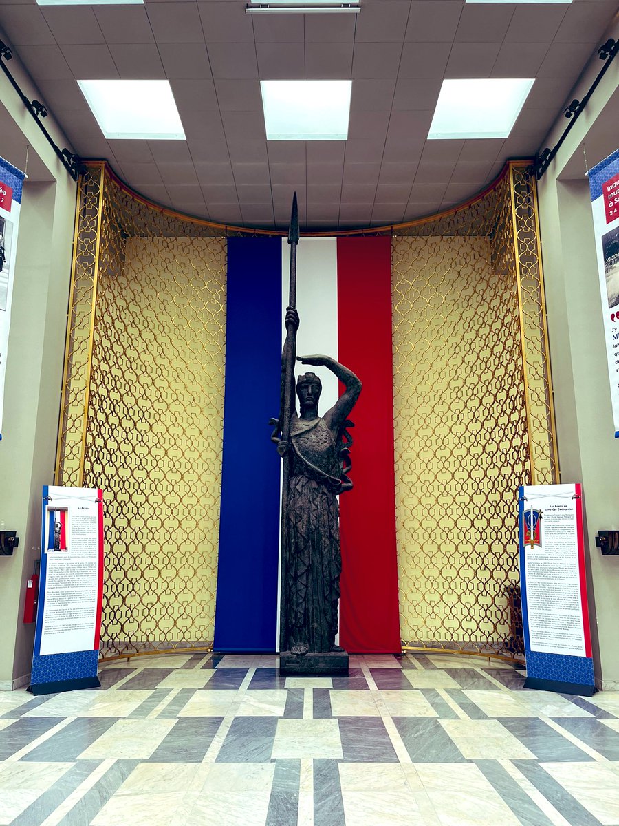 TrinckquelPh's tweet photo. #Pèlerinage ce matin à @SaintCyrCoet pour un petit tour sur le campus et une visite au musée de l’officier ex musée du souvenir pour les anciens 
Retrouver les deux insignes de mes promo #EOR et #EMIA…ça fait évaluer le temps qui passe… 😨😨😨 https://t.co/7uyteptmq1
