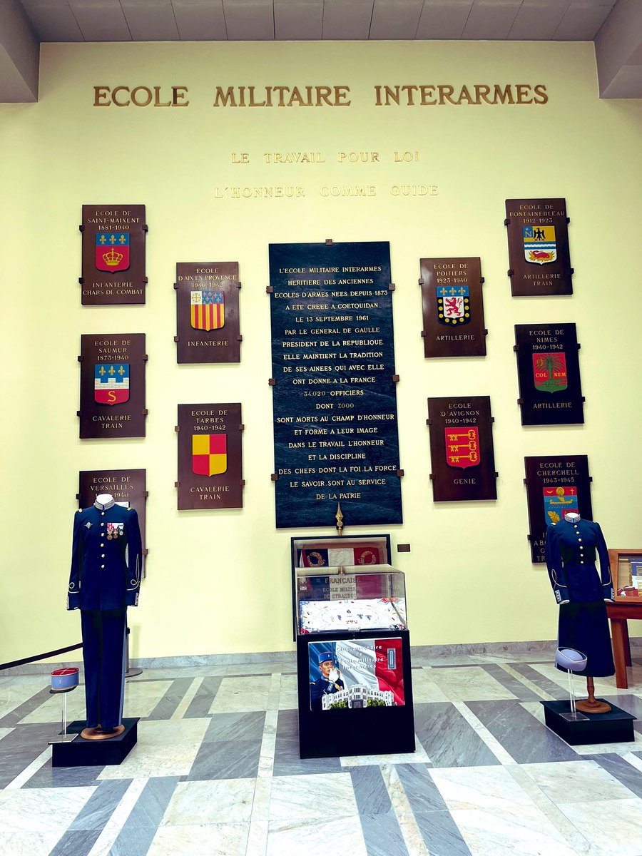 TrinckquelPh's tweet photo. #Pèlerinage ce matin à @SaintCyrCoet pour un petit tour sur le campus et une visite au musée de l’officier ex musée du souvenir pour les anciens 
Retrouver les deux insignes de mes promo #EOR et #EMIA…ça fait évaluer le temps qui passe… 😨😨😨 https://t.co/7uyteptmq1
