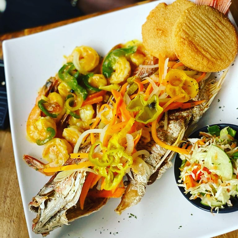 LeSherKitchen's tweet photo. Fry Snapper with Shrimp and Bammy 🇯🇲🇨🇦👨🏿‍🍳😋🔥

#fry #fryfish #Food #fish #fishing #Shrimp https://t.co/oedZSARwPf
