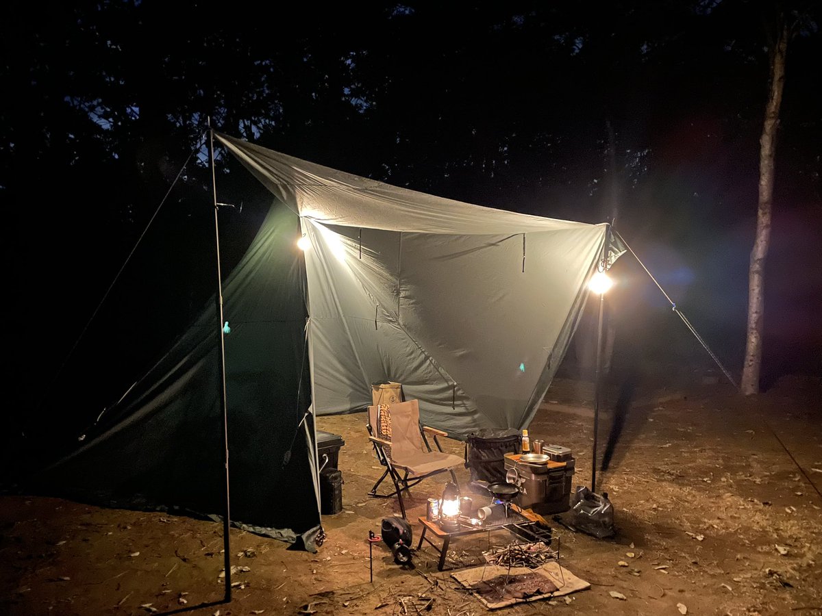 mohikanKT's tweet photo. 久々のソロキャン。
翌朝、突然の雨でテントがオシャカに😭
初めてテントクリーニング出しました(;o;)
#ソロキャン #雨 https://t.co/gMN4nHg30w