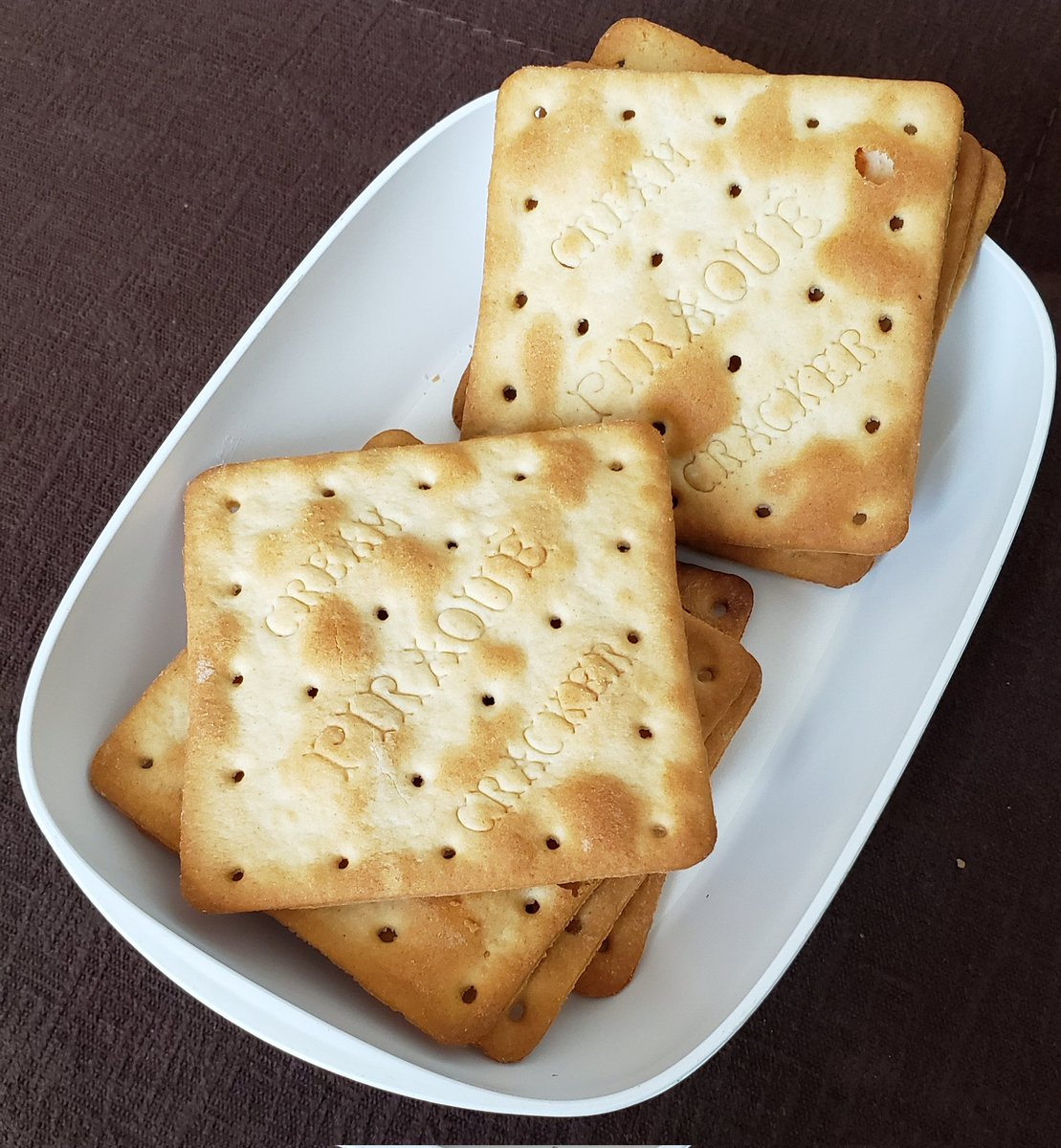 VRMagalhaes_'s tweet photo. @piraqueoficial .. Felicidade é abrir o pacote de Cream Cracker e ele estar "bronzeado" desse jeito ❤️. Nota 11, Piraquê! Pode avisar o pessoal da cozinha que ESSE é o padrão. 👏🏻👏🏻 https://t.co/R97EDqIPvy