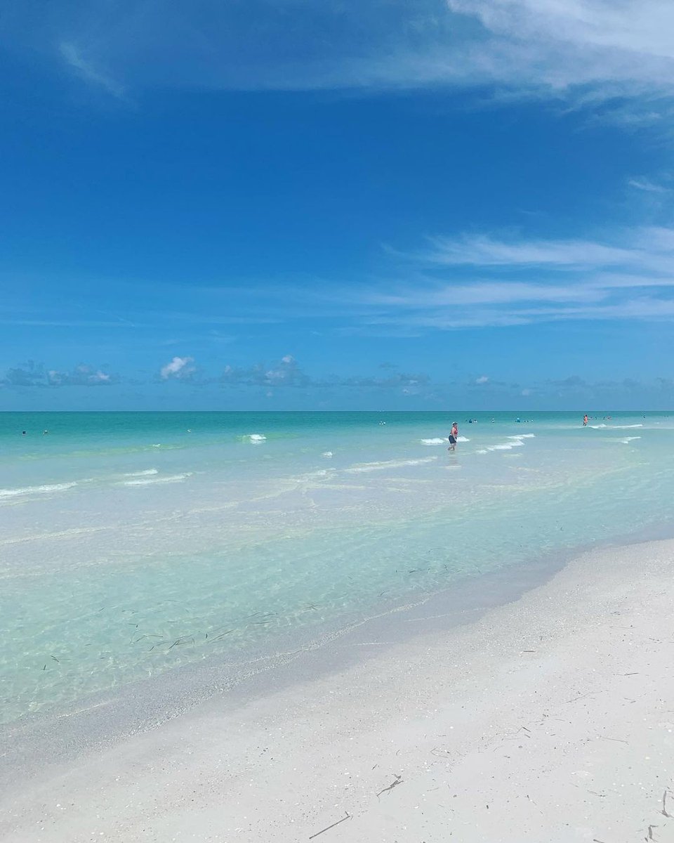 Your hair needs the salt air... 🏝 Just like your toes need the sand below! #annamariaisland 📷: seaddyction