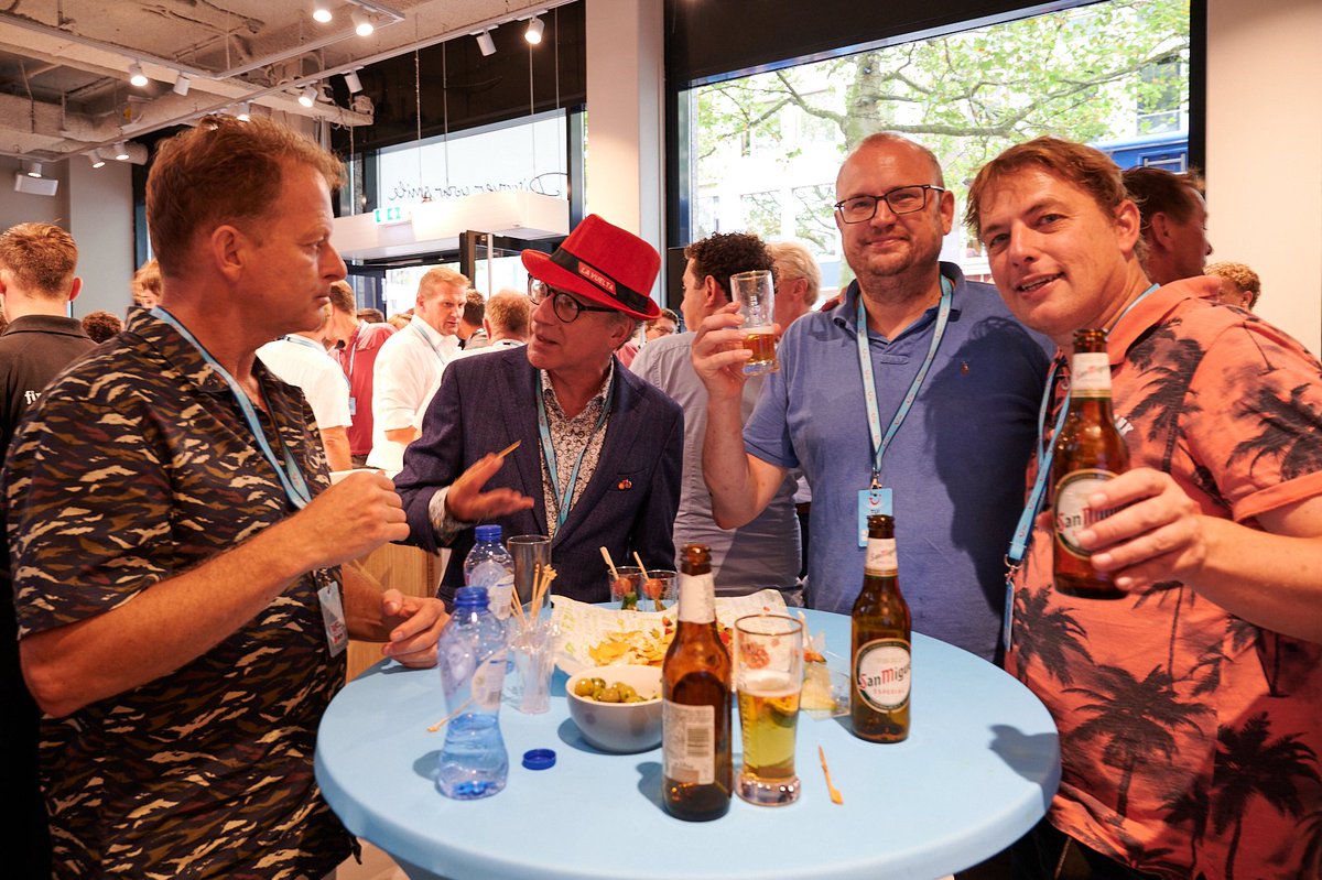 UtrechtBikeComm's tweet photo. Precies een maand geleden waren we bij @TUINederland te gast vlakbij het podium van de ploegenpresentatie van @LaVueltaHolanda. Een kleine terublik op de borrel: https://t.co/hm88dBZHeP