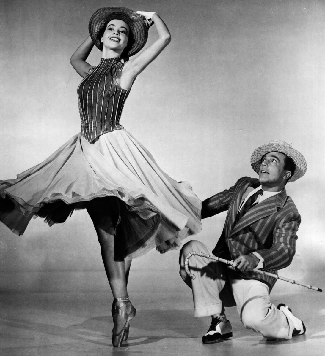 ridethepastlane's tweet photo. Leslie Caron and Gene Kelly from An American in Paris (1951) https://t.co/8bq87pcxok
