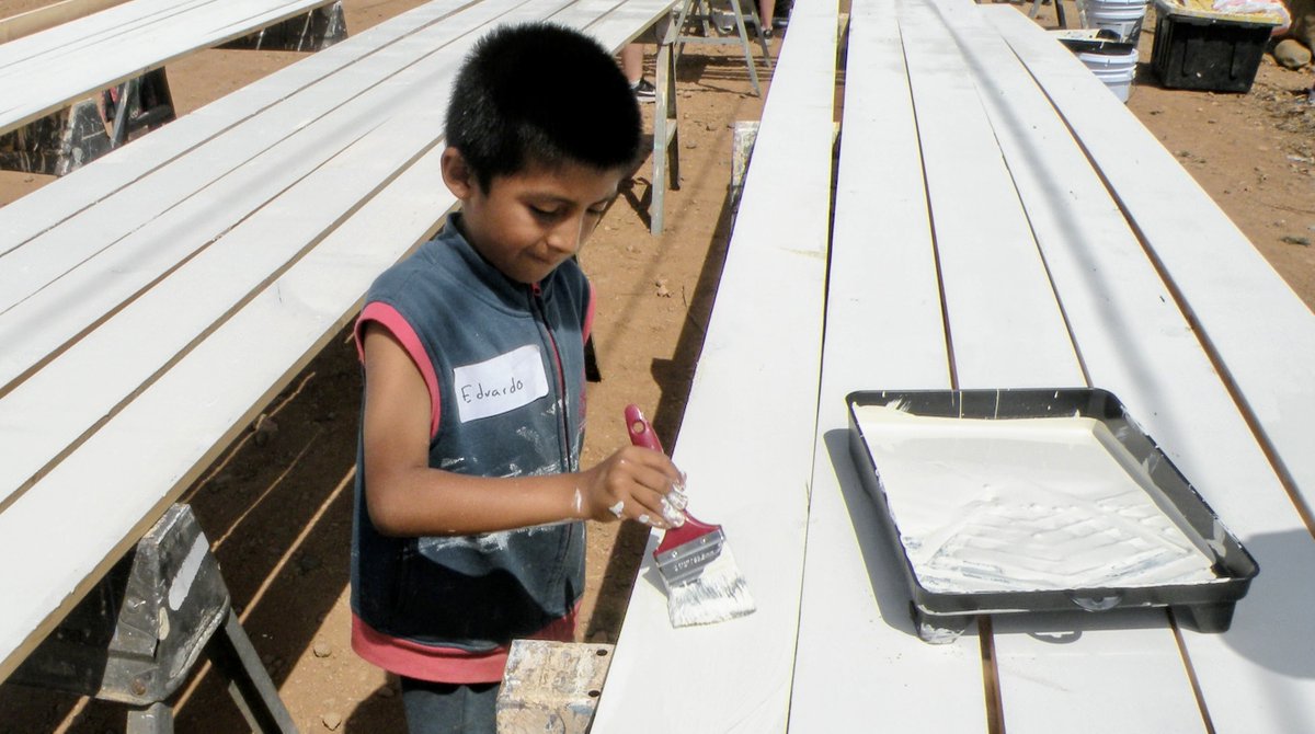 LiveDiff's tweet image. Lorena, Noe and their four children have lived in Camalu for many years. This week, we have an awesome team of volunteers working alongside them, helping them measure, hammer and paint their way into a new home. 🏡 Drop your well wishes for the group in the comments below!
