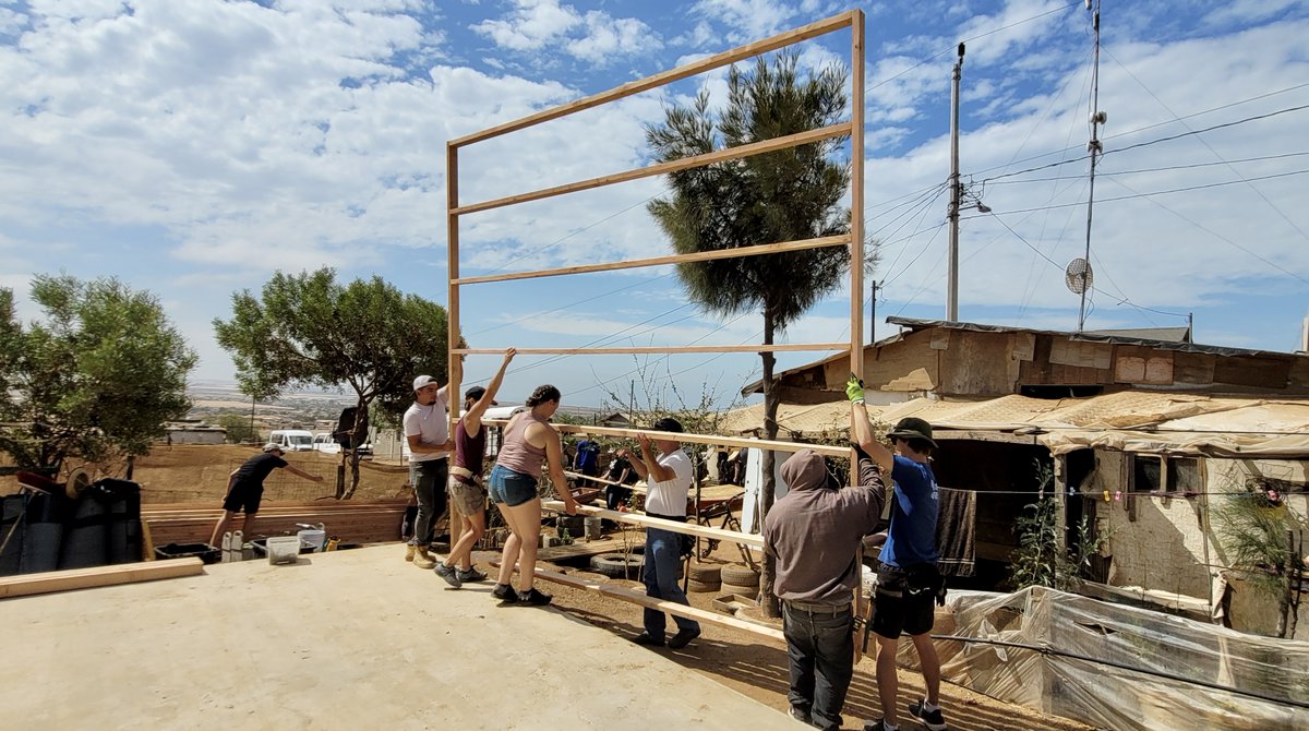 LiveDiff's tweet image. Lorena, Noe and their four children have lived in Camalu for many years. This week, we have an awesome team of volunteers working alongside them, helping them measure, hammer and paint their way into a new home. 🏡 Drop your well wishes for the group in the comments below!