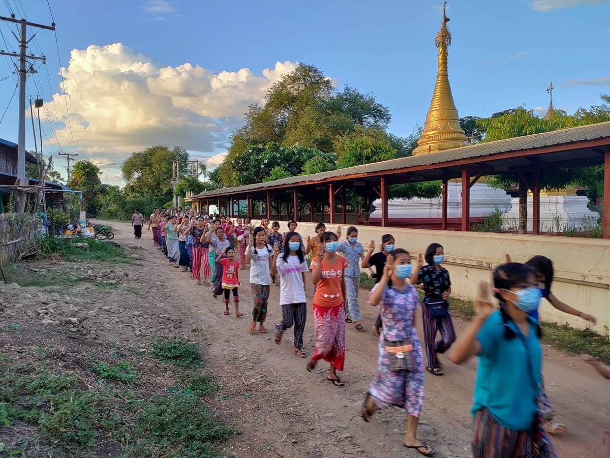 KYITHAR95368969's tweet photo. Pro-democracy residents from some villages of northern part of #Yinmarbin Twp, #Sagaing marched in a village to oppose the #MilitaryDictatorship on the evening of August 23.

#2022Aug23Coup                
#CrimesAgainstHumanity             
#WhatsHappeningInMyanmar https://t.co/ldo51nzod6
