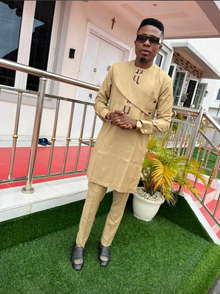 Omaline_'s tweet photo. Meanwhile, I dress men and women for a living, here are a few slides of men we've dressed
We are on IG https://t.co/oN3o6mEbOq
#omaline #ShettimaChallenge #Obidatti2023 #kaftans https://t.co/nxlNDo4Vru
