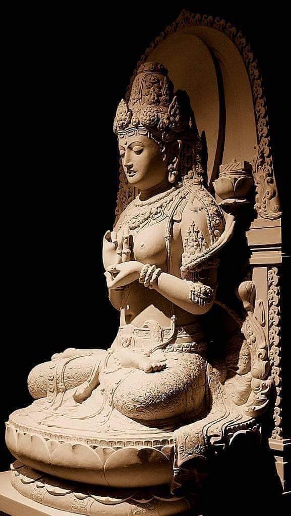 KENDEDES (Shri Nareshwari Pradjna Paramitha Kendedes)
Ibu dari raja raja Jawa saat ini.
Sebagai seorang Ratu dari Istri Raja juga sebagai Ratu yang memimpin peranan dibalik Pemerintahan disebuah kerajaan Singhasari/Singosari.
Dalam uraian dan kajian mendalami perjalanan sejarah