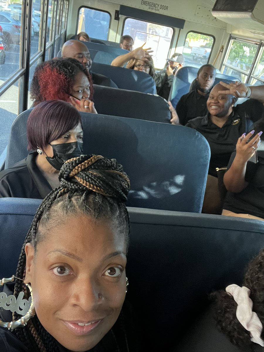 Imperfect_Jayyy's tweet photo. #VCMS @VCMiddle  THE BEST HAS ARRIVED 💛💛💛 #ExperienceVCS #JAGUARNATION !!! https://t.co/0MAsAc3Cus