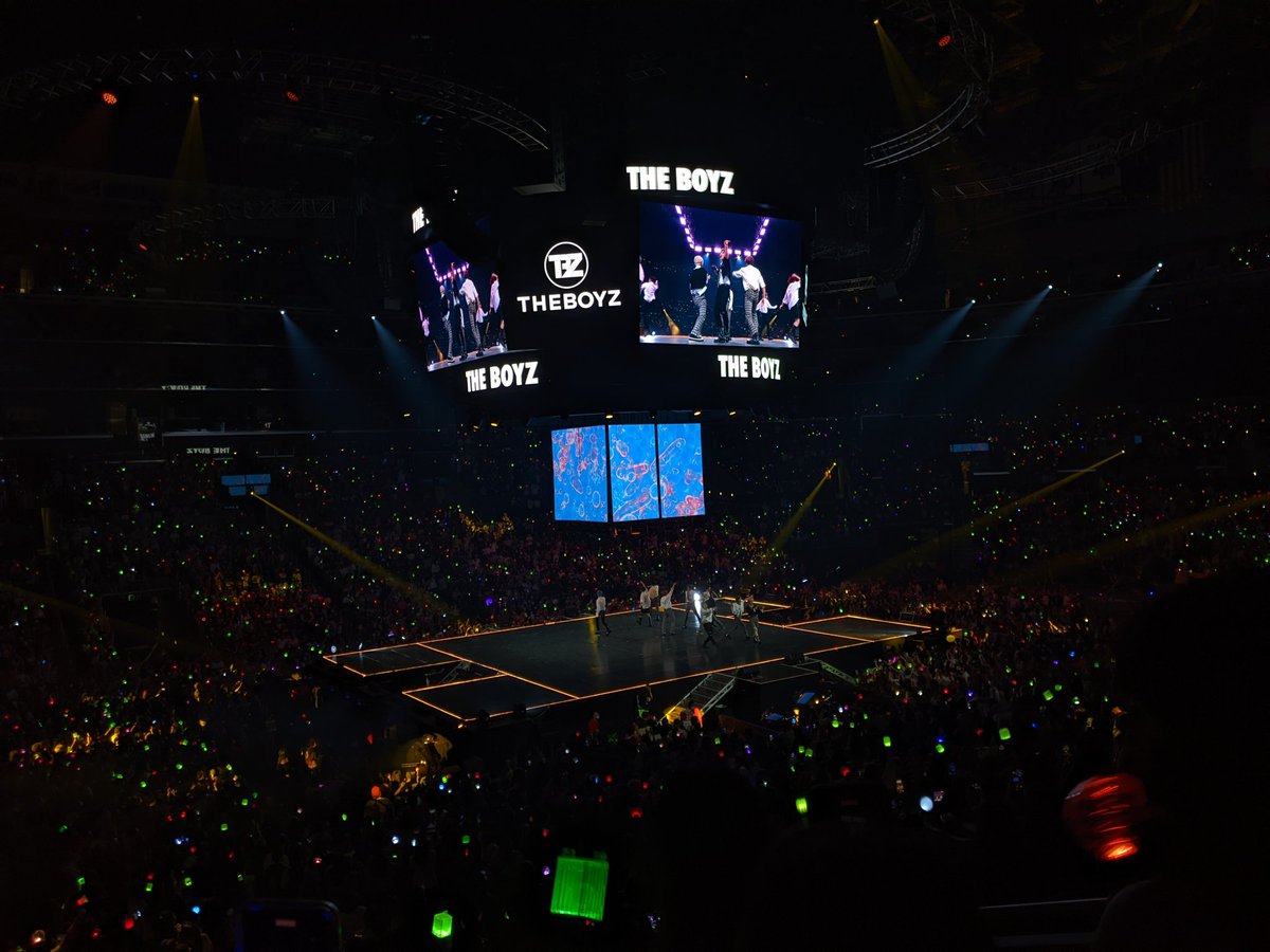 SandyCrossinOvr's tweet photo. #THEBOYZ #THEBOYZkcon https://t.co/aneUkH09EH