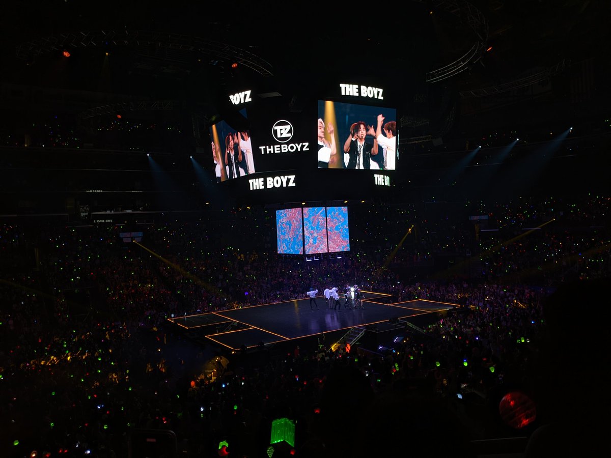 SandyCrossinOvr's tweet photo. #THEBOYZ #THEBOYZkcon https://t.co/aneUkH09EH