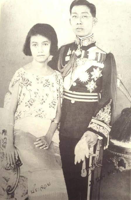 PparNnis's tweet photo. เทรนด์การตั้งชื่อของคนไทยสมัย ร.6
.
จากการส่องประวัติเจ้าพระยารามราฆพ (ด้วยความเผือกในเรื่องหนุบหนิบหัวใจ) เราก็พบสิ่งที่น่าสนใจ คือ การตั้งชื่อลูก ๆ 
ทั้ง 34 คน จากภรรยาทััง 6 ของท่านค่ะ
.
จะมลังเมลืองแค่ไหนตามไปดูกันเลยค่ะ https://t.co/kXWc7HdmKp