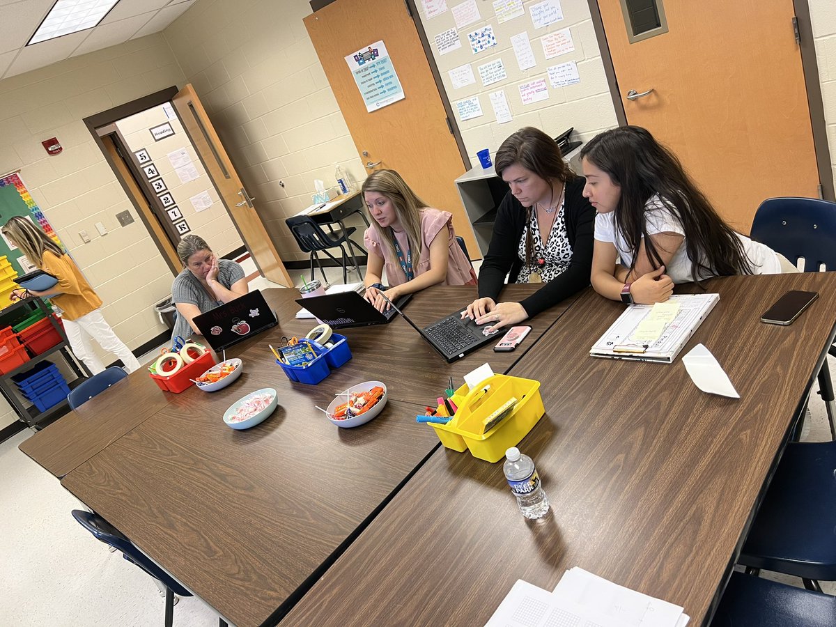 LaBelleESLions's tweet photo. Fourth grade creating #commonassesssments using #CTLS. #ALLIN #TeamLaBelle https://t.co/yZEfvricHY