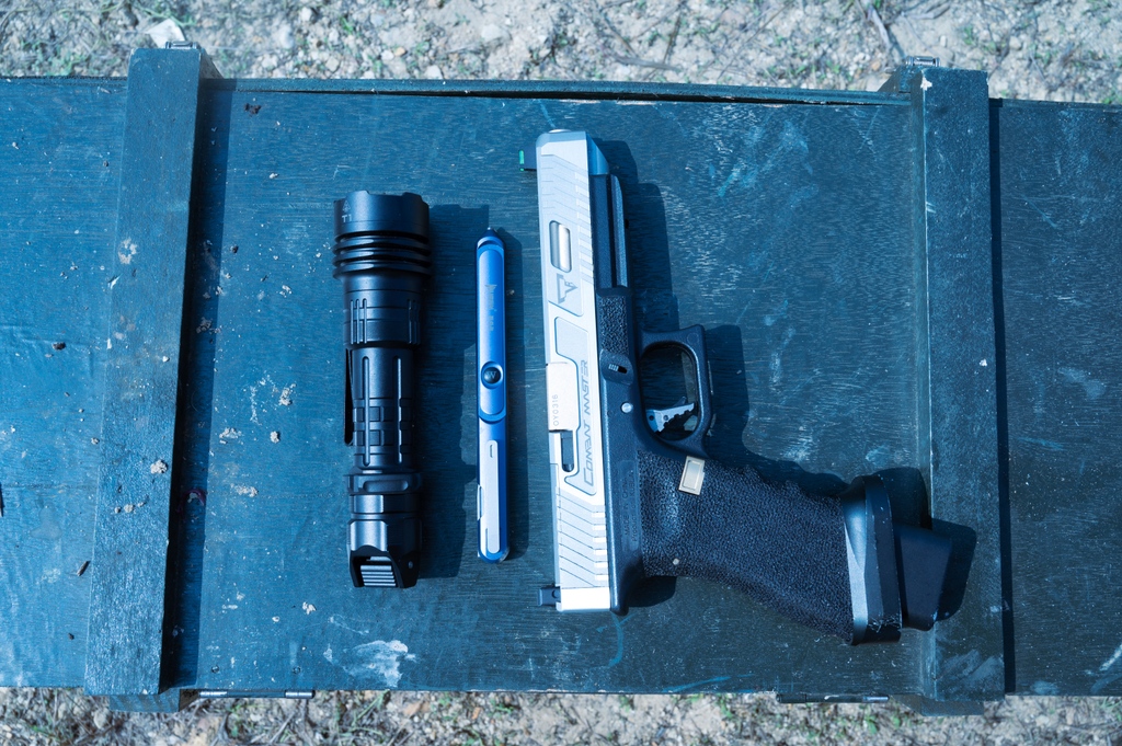 wubenlight's tweet photo. Unique tail design’s flashlight. Penlight with surgical blade. Deal with outdoor problems.
#T1 #E62 

#WUBEN #hunting #flashlight #outdoors #camo #guns #tactical #powerful #pistol #firearm #jungle #bushcraft #rescue #adopt #searching #selfdefense #army #military #wilderness https://t.co/LJljulFYC5