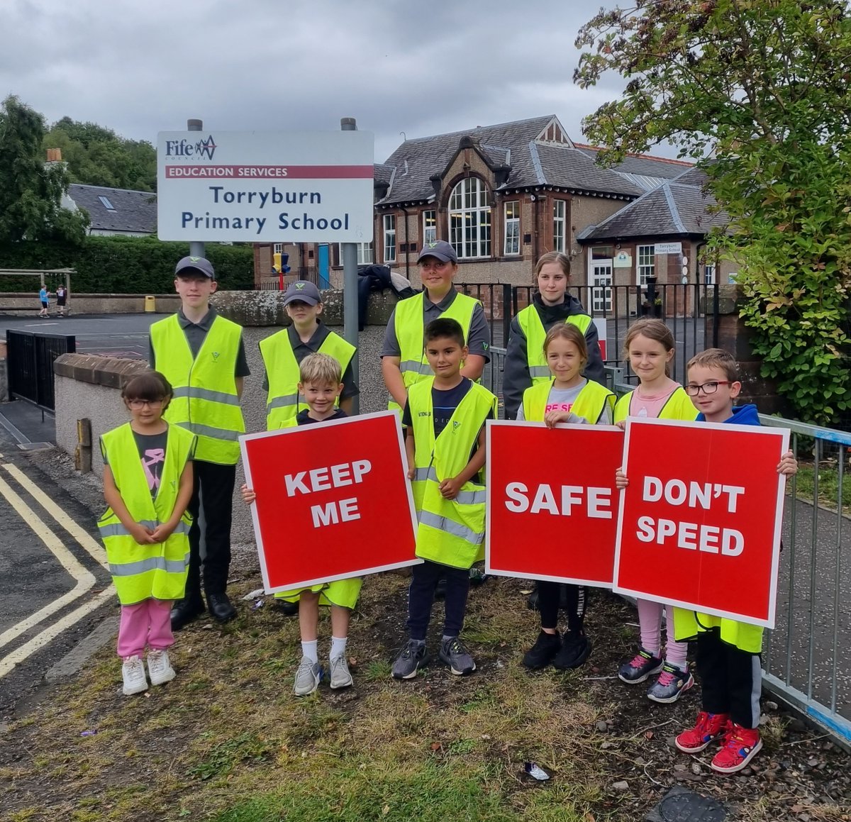 TorryburnPS's tweet photo. Today we worked with Police Scotland and @PolScotPSYV to promote safe driving outside our school #StandAgainstSpeeding https://t.co/v43BfLm5uG