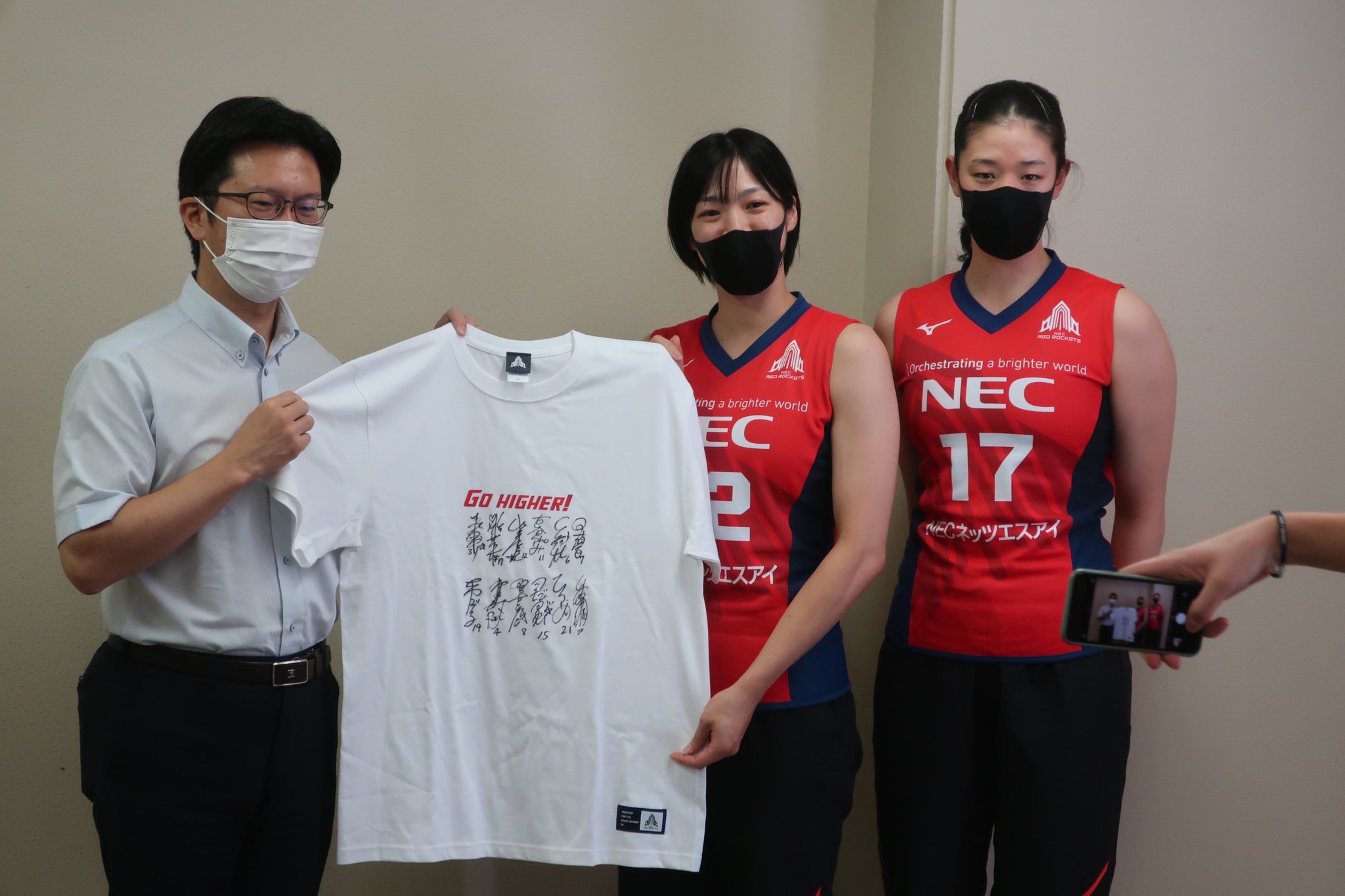 NECレッドロケッツ 選手サイン入り Tシャツ チャンピオンTシャツなど