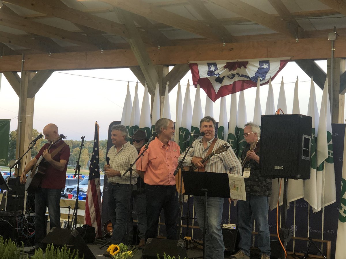 NC5_LelanStatom's tweet photo. GR8 time at the @TNStateFair /@WilsonCoFairTN fair Monday to emcee the first @Tennessee4H picnic at the fair. $35,000+ was raised to help send 4Hers to camp & conferences. Awesome! #4H #UTExtension #EveryWhereYouLookUT https://t.co/yOMBiA0i3v