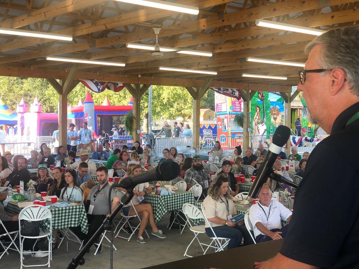 NC5_LelanStatom's tweet photo. GR8 time at the @TNStateFair /@WilsonCoFairTN fair Monday to emcee the first @Tennessee4H picnic at the fair. $35,000+ was raised to help send 4Hers to camp & conferences. Awesome! #4H #UTExtension #EveryWhereYouLookUT https://t.co/yOMBiA0i3v