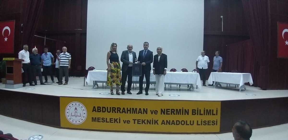 BagcilarMem's tweet photo. 2022-2023 eğitim öğretim yılı sene başı müdürler toplantısı İlçe Milli Eğitim Müdürümüz @19_mstfylmz ve okul müdürlerimizin katılımıyla yapıldı.Ayrica toplantımıza ziyaret eden ve tayini çıkan İlçe Kaymakamımız sn  @Mustafa_Eldivan katılım sağlayarak tüm kurum müdürlerimizle https://t.co/lUCWQW19VO