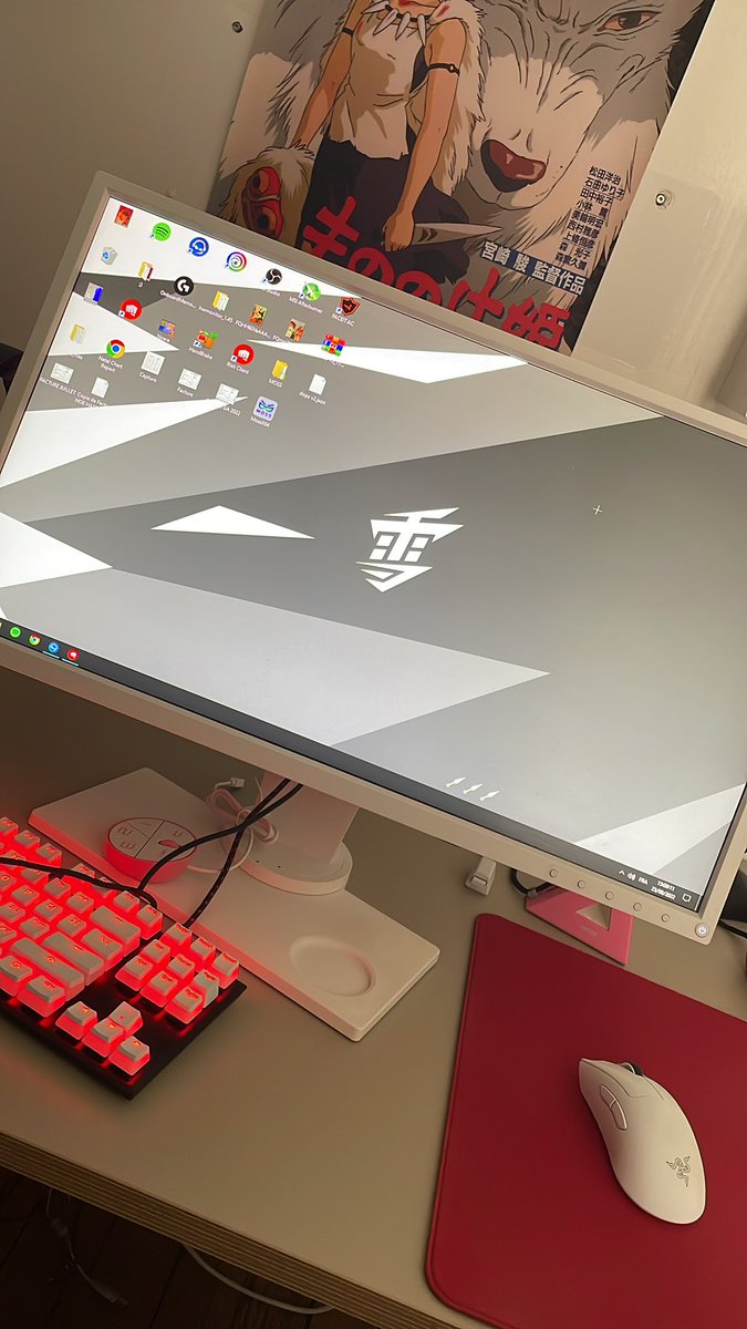 NoerA_R6's tweet photo. Retrouver son setup après les vacances c’est quand même mieux que le sexe https://t.co/BscRMBntwa