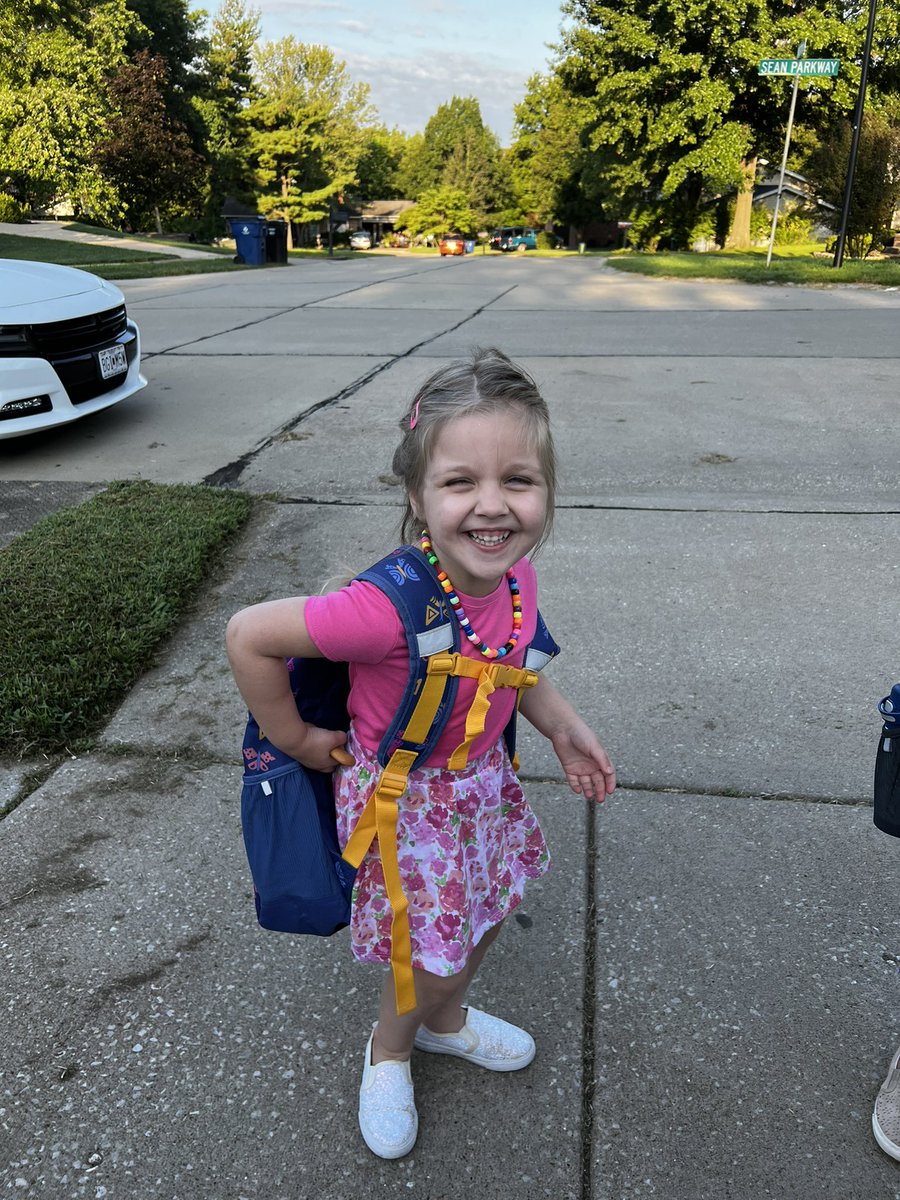 AMiillie's tweet photo. Happy first day of school for my babies 🥲❤️ https://t.co/IdUpC5iDQO