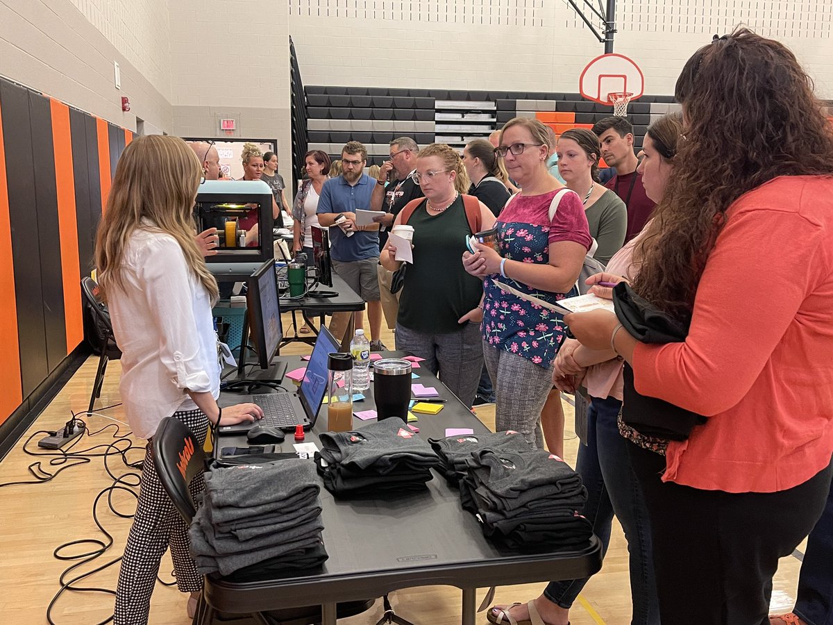 EdTech_Shannon's tweet photo. Huge thank you to @LIU12_STEM for sharing your expertise @NESD today! https://t.co/4nd87iuO23