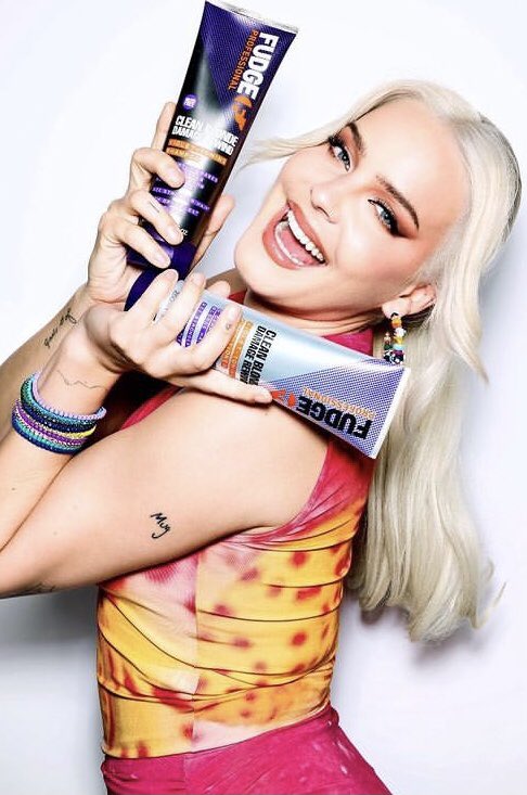 annemariestanss's tweet photo. Anne-Marie for #FudgeProfessional β€οΈβ€οΈβ€οΈ https://t.co/cis9u3ME6u
