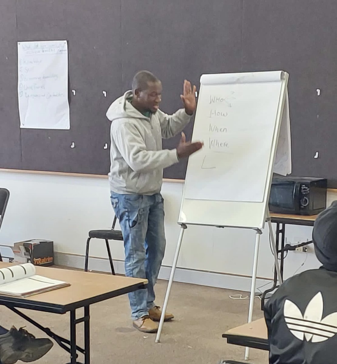 DAY 17 OF TRAINING :
Facilitator explaining the assestments process .
Assessments on the first three weeks of training done ✅
#ncconstrucco
#NorthernCape
#moderngrowingsuccessfulprovince
#Commitmentmade
#CommitmentDelivered