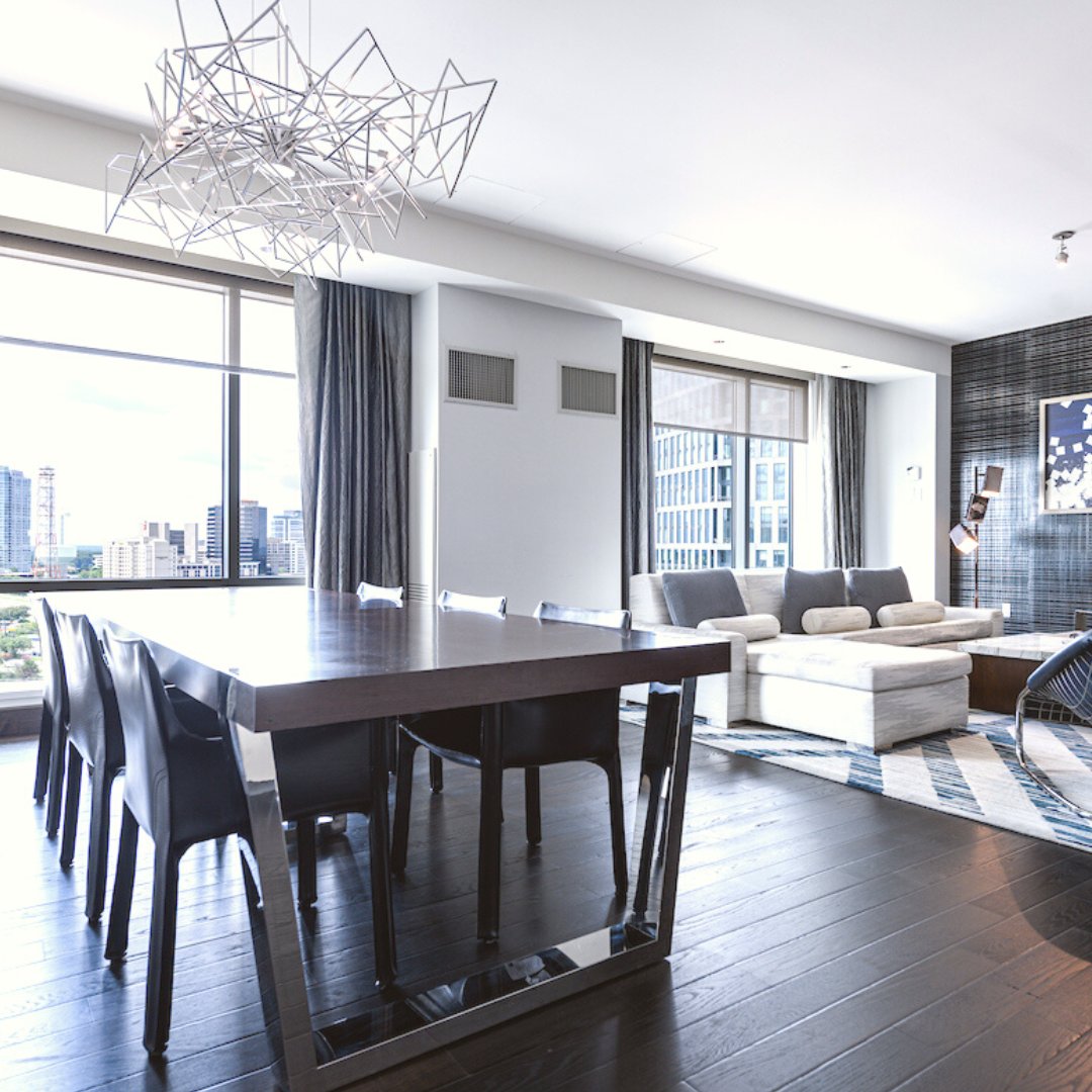 HyattTysons's tweet photo. Unwind in the plaza suite luxurious and spacious 1,155-square-foot suite that features a separate living and dining area, ultramodern designs and floor to-ceiling windows. https://t.co/CAL1uXZh3J