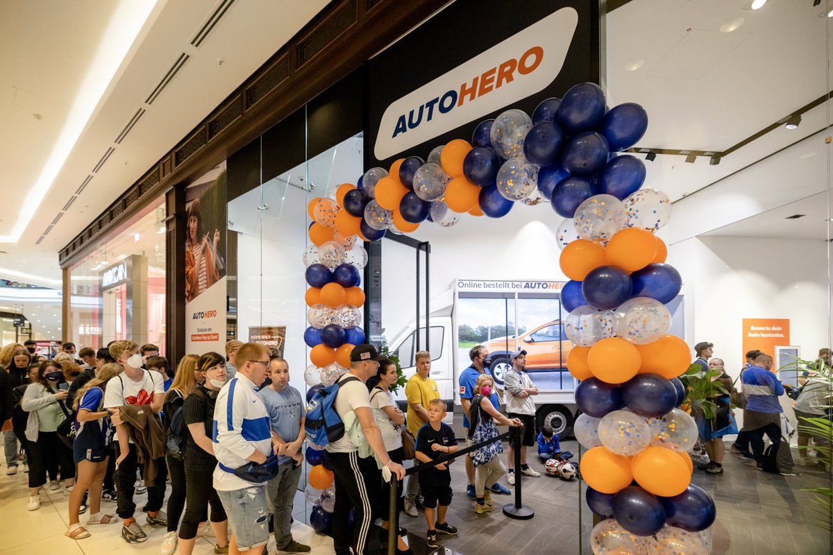 AUTO1_Group's tweet photo. Spot the new #Autohero POP-UP STORE in the Mall of Berlin, which had its grand opening on Saturday 🎉 You can now get free in-person consultations on which car suits you best and how to trade in your old car. Come and visit us - we look forward to seeing you there! https://t.co/nMrNCnqVPN