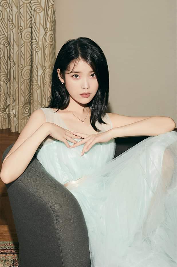 dlwlrma_Club's tweet photo. #李知恩  #이지은 
#IU #아이유 #dlwlrma #iu李知恩 https://t.co/gGjfSk01g6