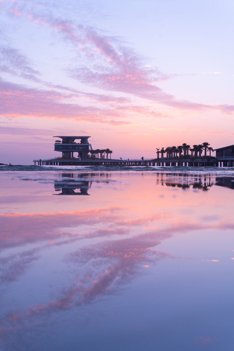 VisitSPC's tweet photo. The @StPetePier looking twice as nice from Spa Beach at sunrise. Where's your favorite spot in all of St. Pete to watch the sun come up? π
#StPete #Florida https://t.co/3nAYh25OCb