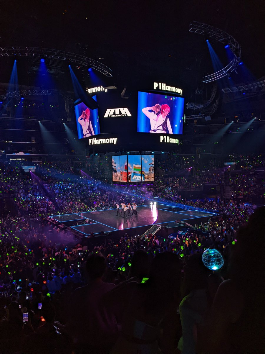 SandyCrossinOvr's tweet photo. #P1H_KCON #P1H https://t.co/VCAcTBs06v