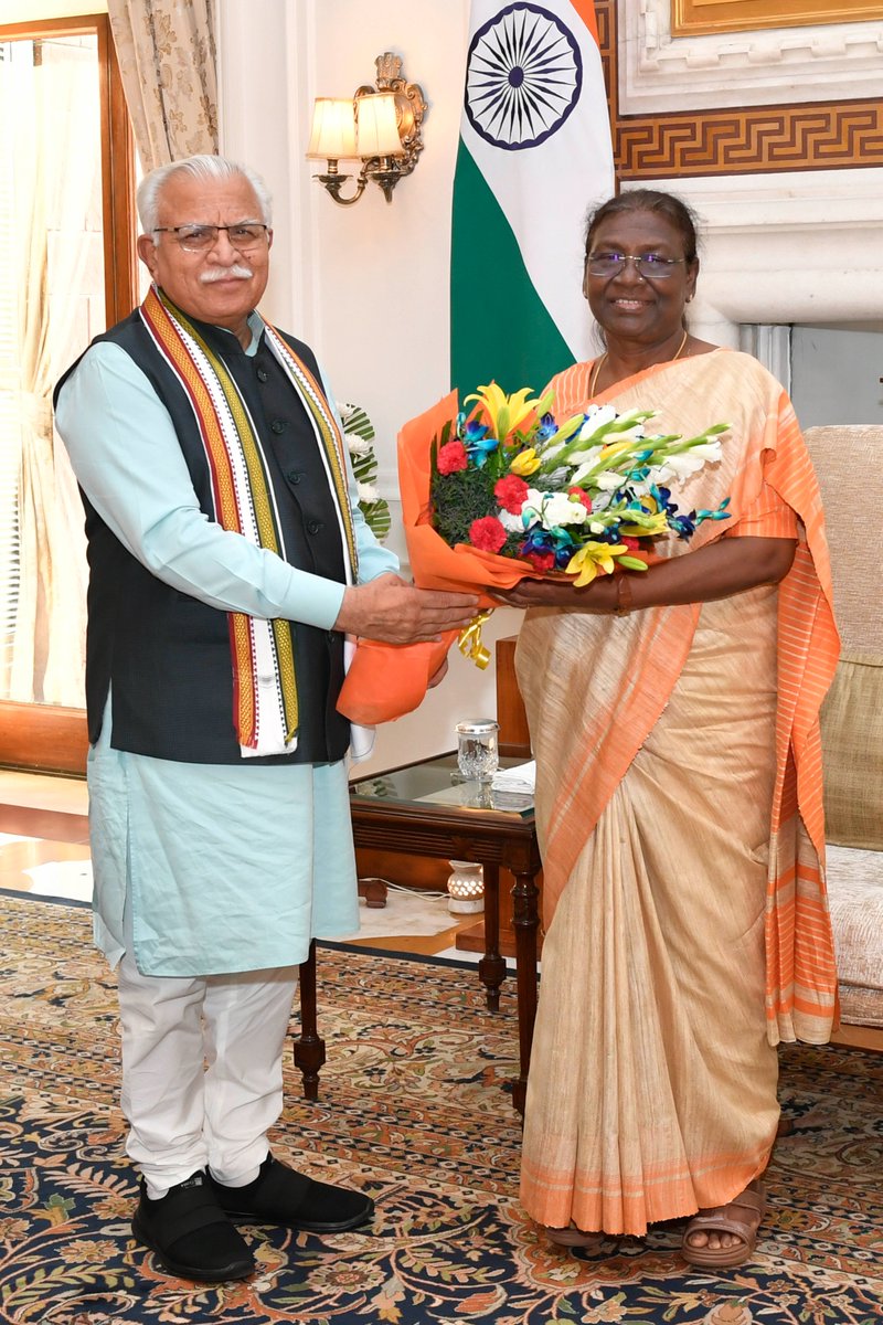 rashtrapatibhvn's tweet photo. Chief Minister of Haryana Manohar Lal called on President Droupadi Murmu at Rashtrapati Bhavan https://t.co/VegsNsw8Nj