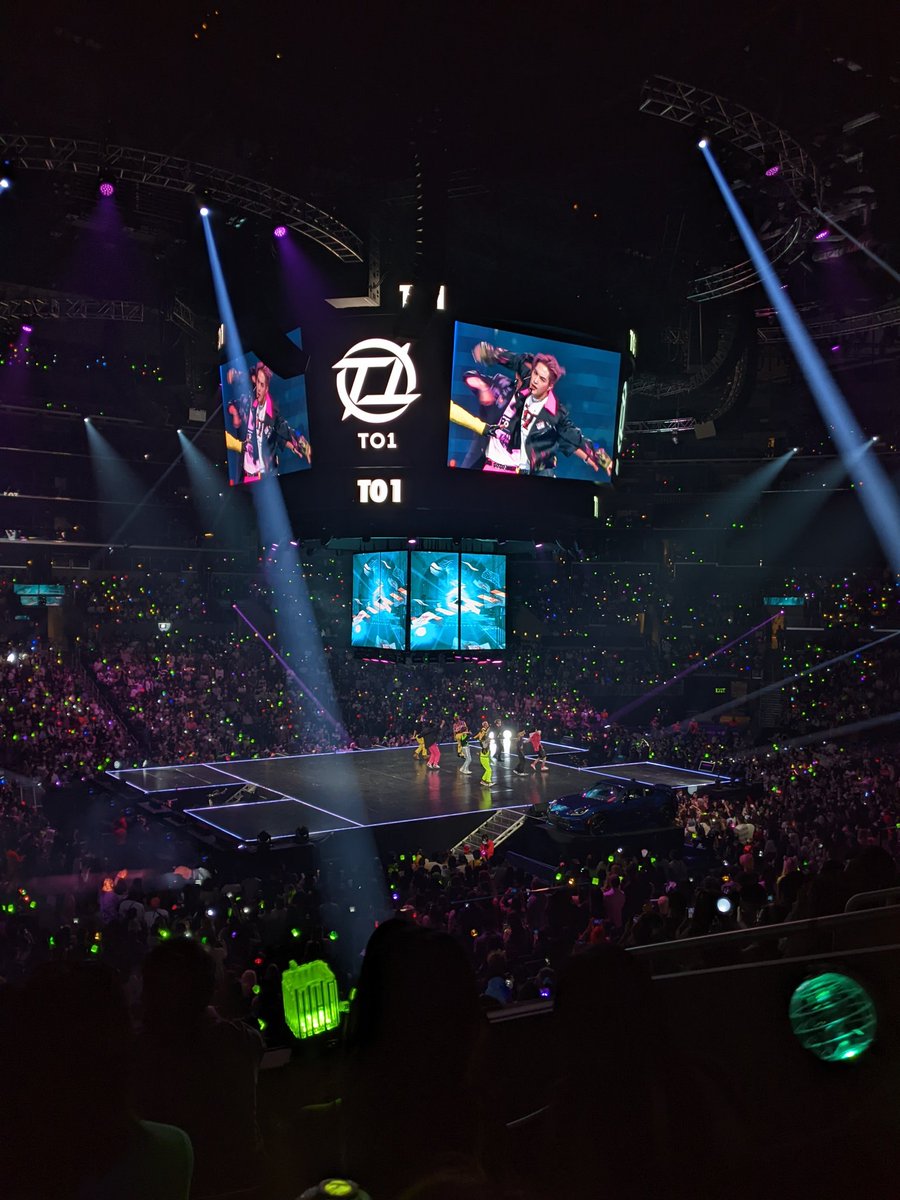 SandyCrossinOvr's tweet photo. #TO1 #TO1inLA https://t.co/pmBAKrkddo