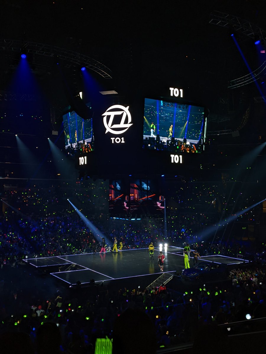SandyCrossinOvr's tweet photo. #TO1 #TO1inLA https://t.co/pmBAKrkddo