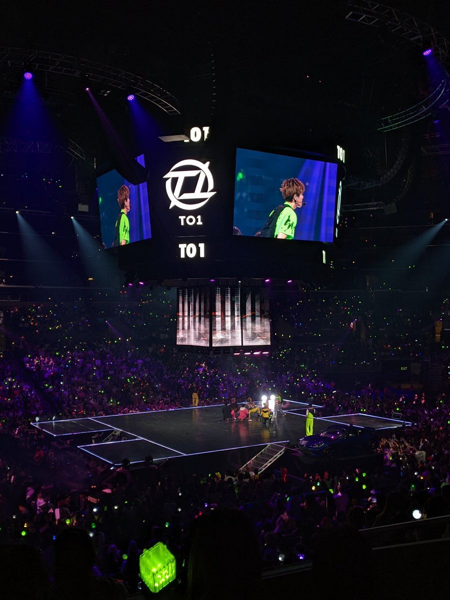 SandyCrossinOvr's tweet photo. #TO1 #TO1inLA https://t.co/pmBAKrkddo