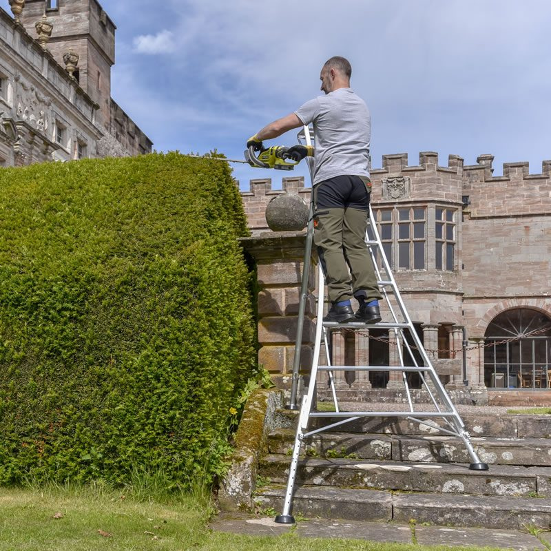 RobertKee_DL's tweet photo. Did you know we stock a full range of Hendon Tripod Platform and Adjustable Ladders? Ideal for those tall hedges and for use on uneven or sloped terrain 👌 Plus we offer Nationwide Delivery 🚛

#hendonladders #tripodladders #adjustableladder #gardenladder #gardening https://t.co/2Svr93RhiS