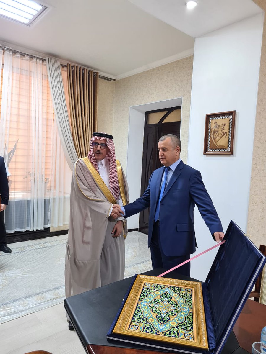 KSAembassyTJ's tweet photo. التقى سعادة السفير وليد بن عبدالرحمن الرشيدان صباح اليوم بمعالي وزير العدل لدى جمهورية #طاجيكستان السيد مظفر عاشوريان في مقر الوزارة حيث تم تبادل الأحاديث الودية ومناقشة كافة الموضوعات ذات الاهتمام المشترك خاصة في مجال العدل والقضاء وسبل تعزيزها بين البلدين الشقيقين https://t.co/NXczK23FXe
