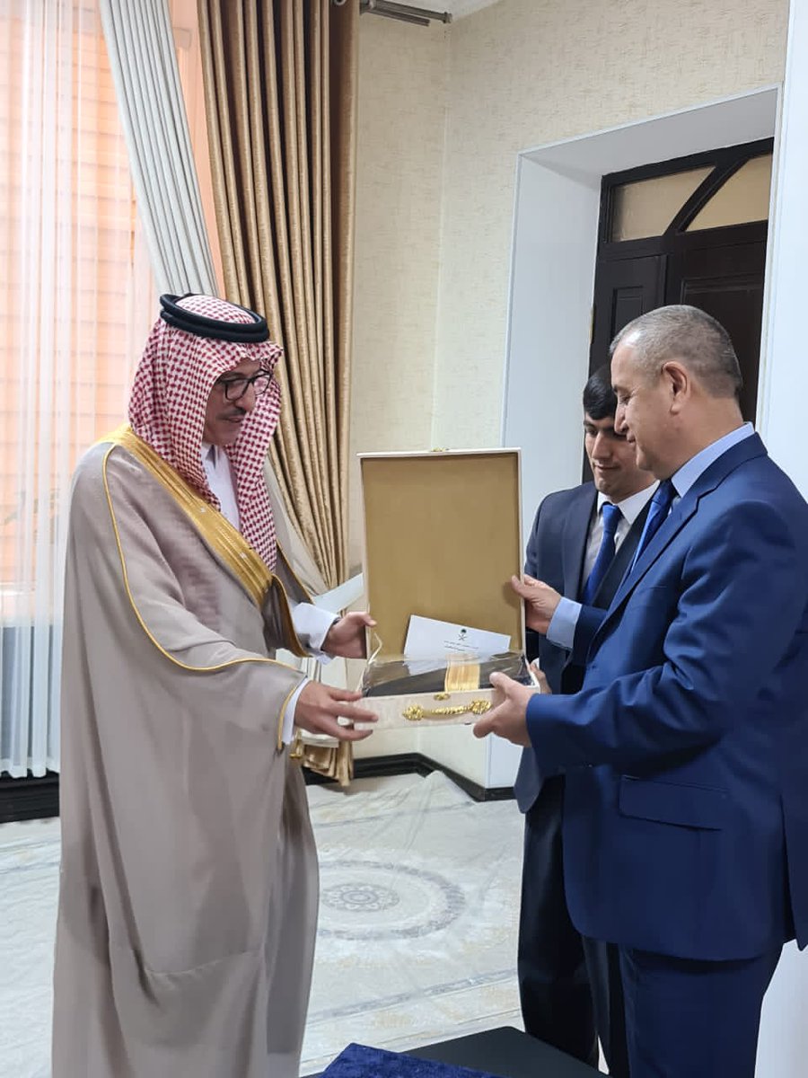 KSAembassyTJ's tweet photo. التقى سعادة السفير وليد بن عبدالرحمن الرشيدان صباح اليوم بمعالي وزير العدل لدى جمهورية #طاجيكستان السيد مظفر عاشوريان في مقر الوزارة حيث تم تبادل الأحاديث الودية ومناقشة كافة الموضوعات ذات الاهتمام المشترك خاصة في مجال العدل والقضاء وسبل تعزيزها بين البلدين الشقيقين https://t.co/NXczK23FXe