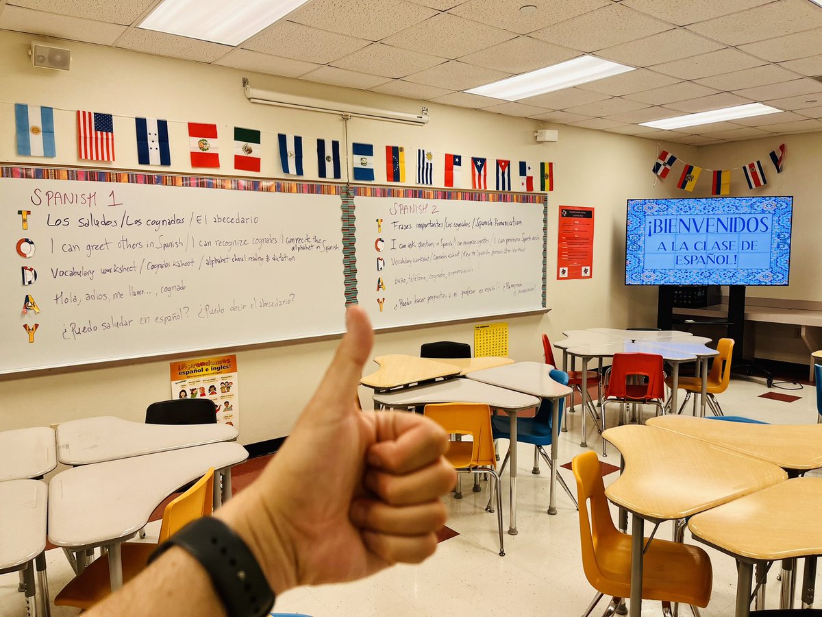 profeaceroh's tweet photo. TODAY is going to be an amazing day… busy but amazing. ¡Feliz martes! #macarthurhigh #cardinals #myirvingisd #thepowerofus #today #macarthurtexas #spanishclass https://t.co/dBTGrsb2O9