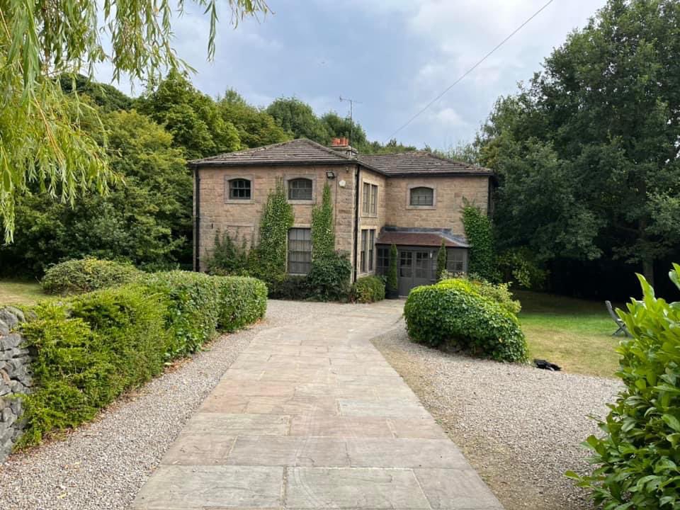 TeamCharleyW's tweet photo. #MillCottage #Emmerdale https://t.co/dPH66eanf4